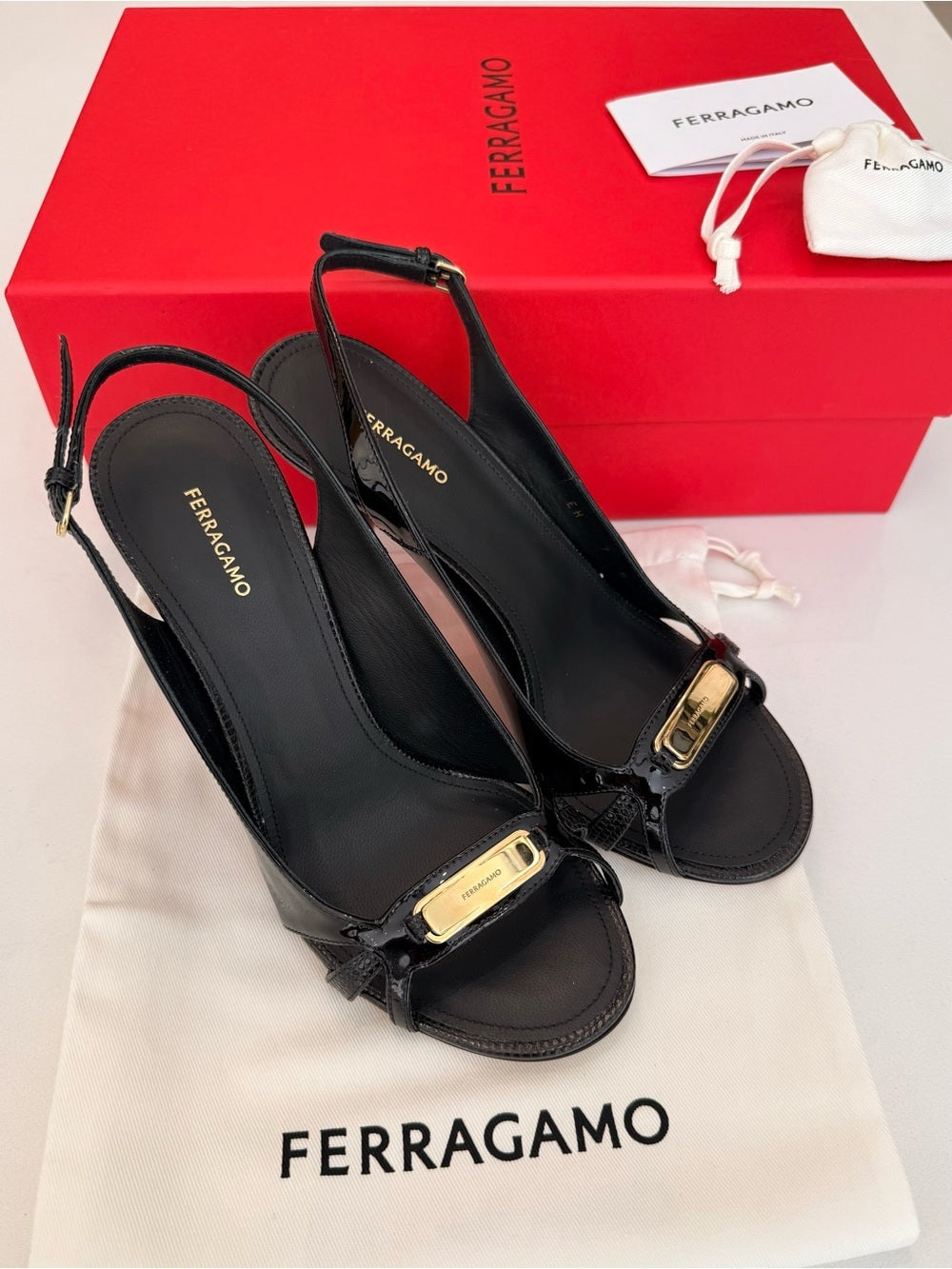 Salvatore Ferragamo Easy 95 Black Patent Leather Slingback Sandals Gold Logo Size 7.5 NEW