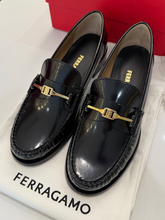 Ferragamo Women's Harry Calfskin Bit F Buckle Loafers Nero Biscotto 7C