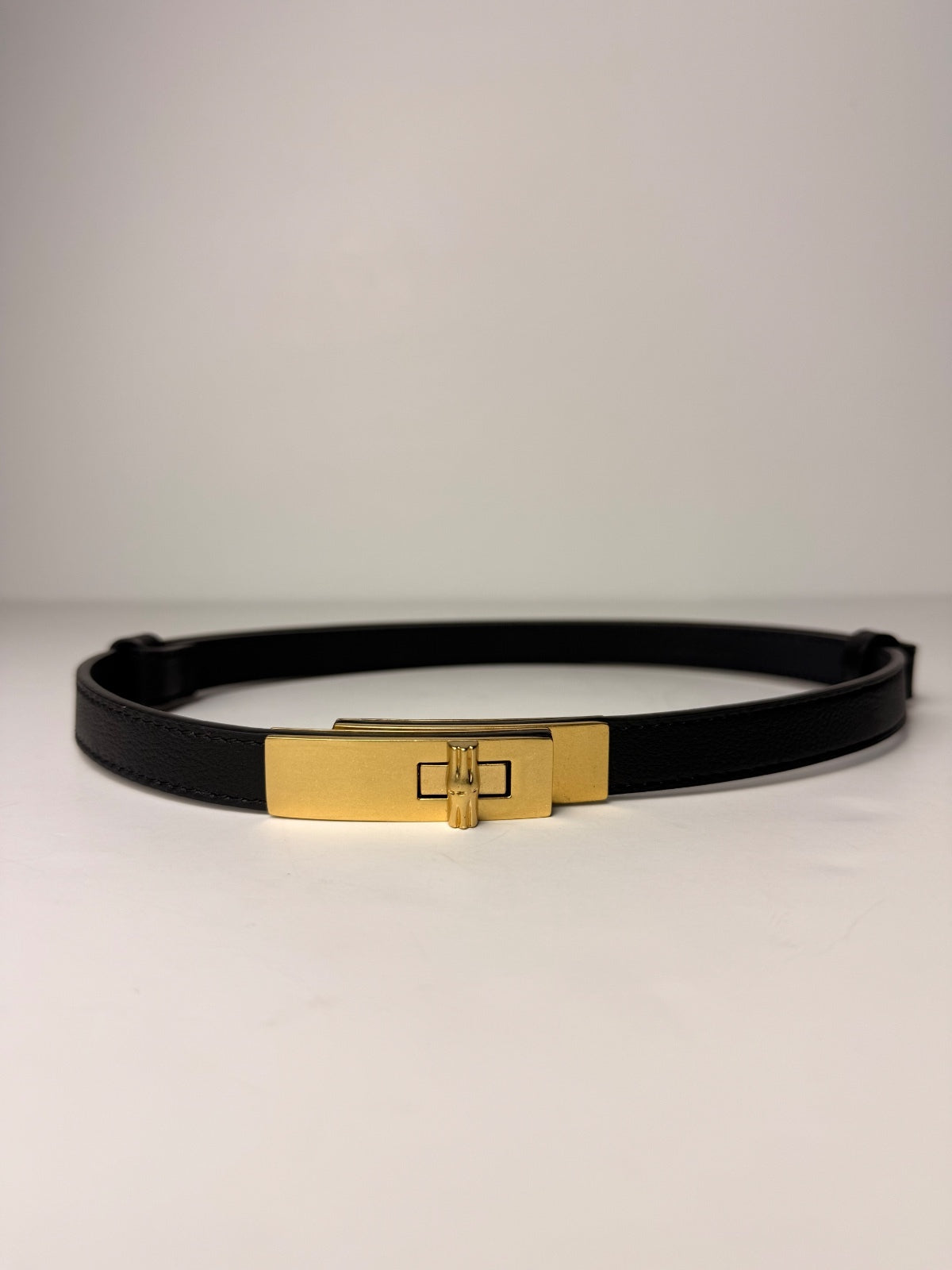 J.McLaughlin Liv Genuine Leather Belt Black Gold Turn Lock Adjustable XS/S