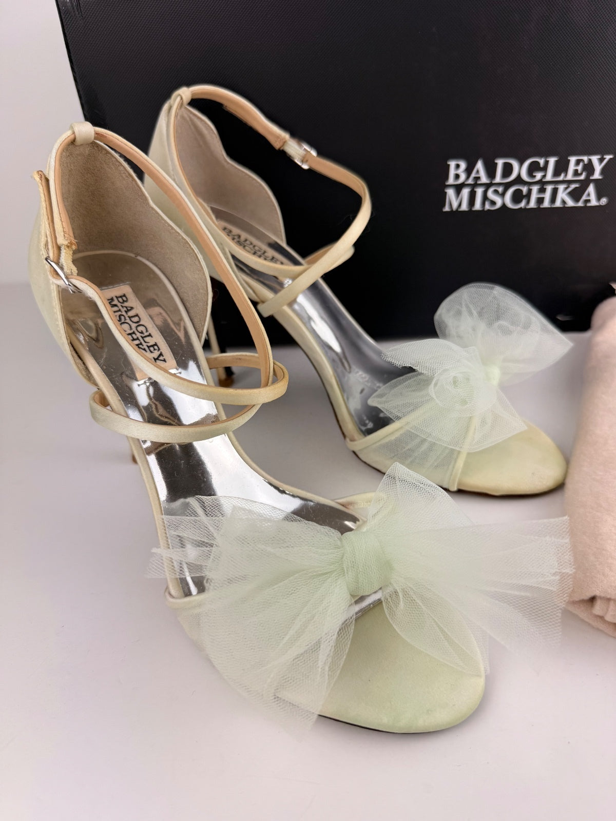 Badgley Mischka Tessica 7.5 Tulle Bow Heels Soft Blue Party Shoes, Size 7.5