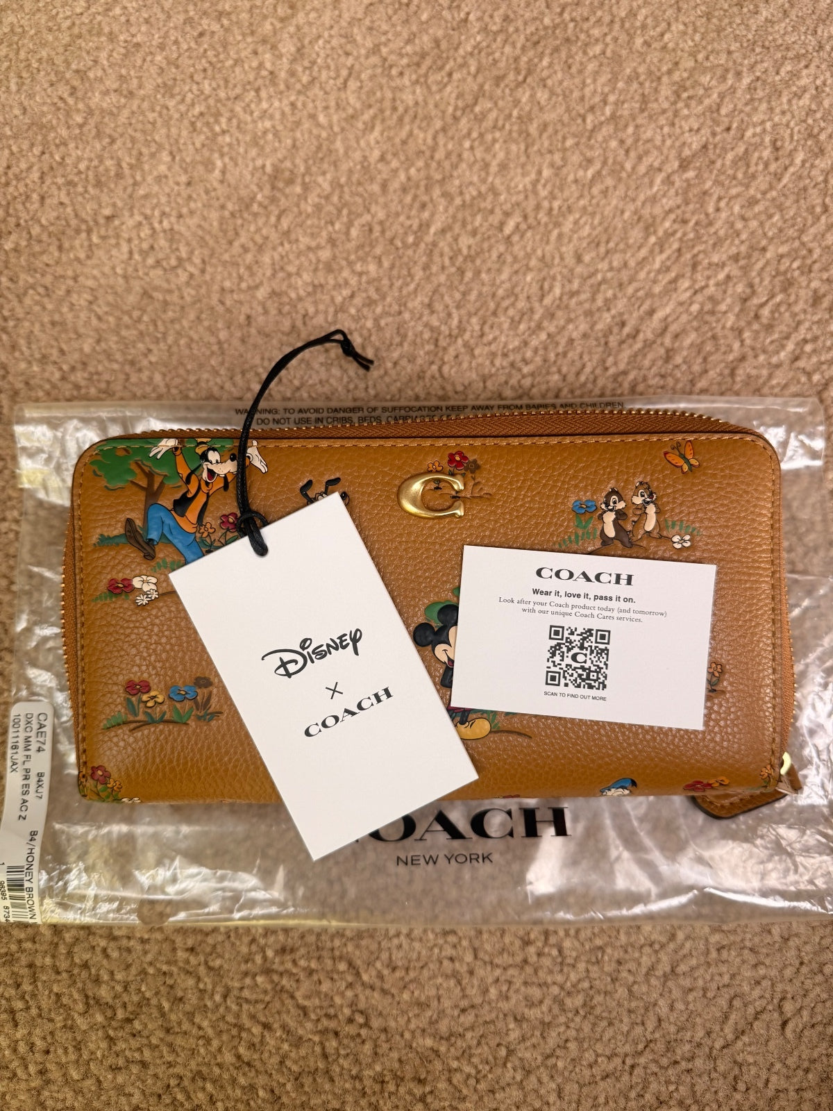 VIRAL Disney X Coach Essential Accordion Zip Wallet Mickey Mouse & Friends CAE74 NWT