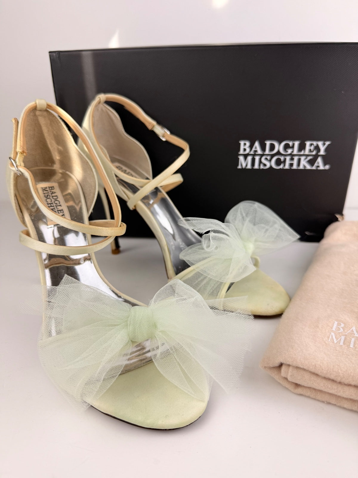 Badgley Mischka Tessica 7.5 Tulle Bow Heels Soft Blue Party Shoes, Size 7.5