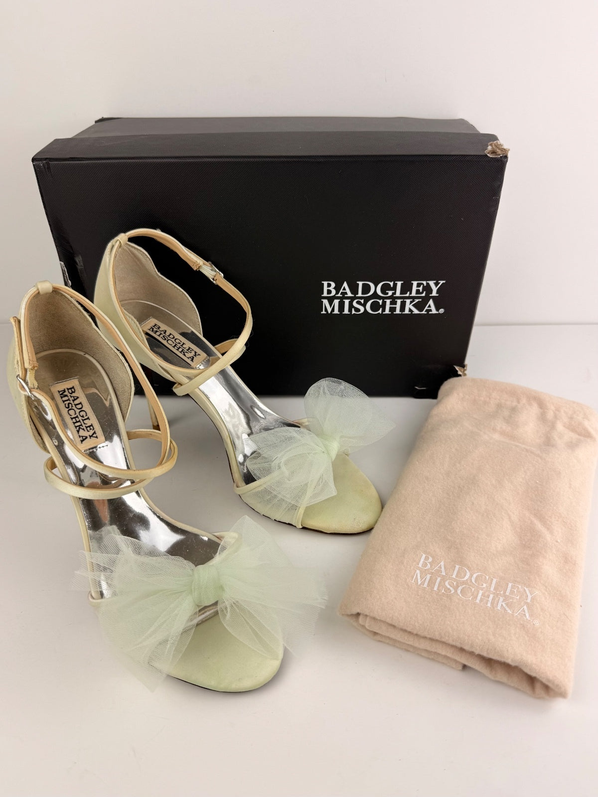 Badgley Mischka Tessica 7.5 Tulle Bow Heels Soft Blue Party Shoes, Size 7.5